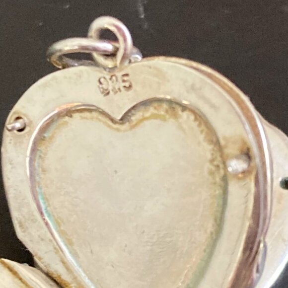 Vintage etched four-way sterling locket - Picture 6 of 6